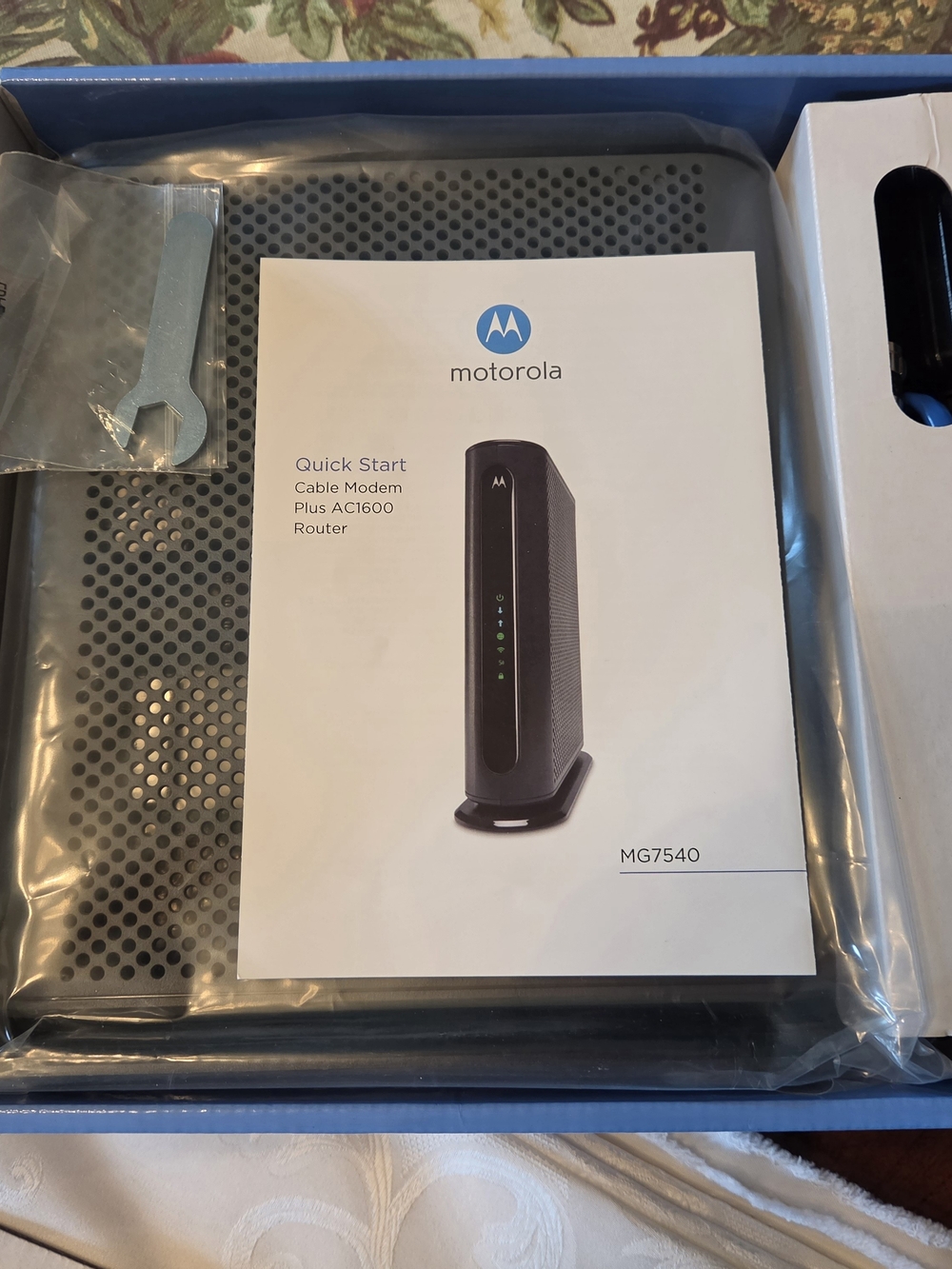 Motorola AC1600 Cable Modem Plus WiFi Router - Black - Picture 2 of 11